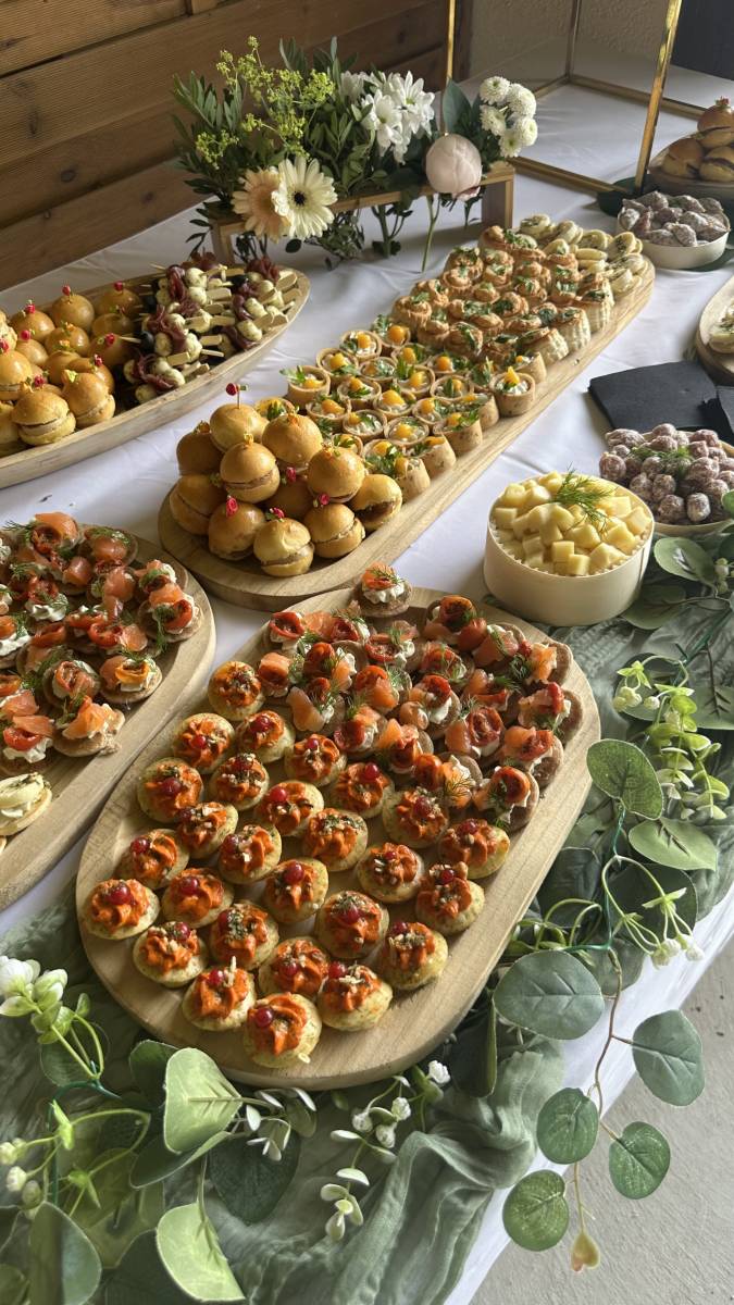 Traiteur pour mariage autour d’un grazing table proche du Havre